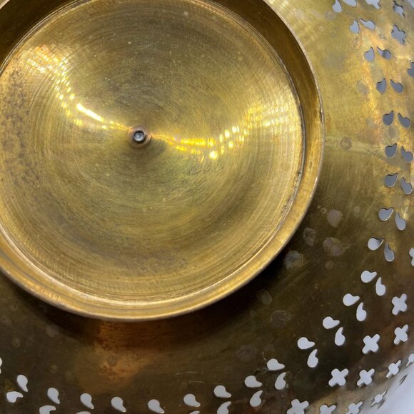 Vintage 1970’s Brass Bowl with Quatrefoil Cut Outs and Embossed Design - Picture 8 of 8
